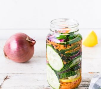 Eingelegter Gemüsesalat